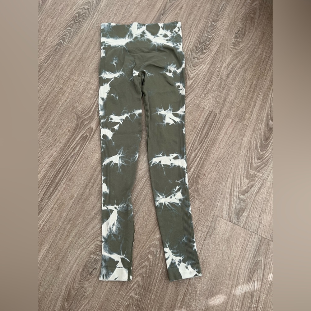 SHEIN tye die leggings